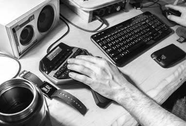 意甲媒体透露：从西汉姆联签下菲尔克鲁格后，AC米兰目前正计划补强边路阵容